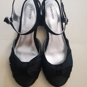 Nordstrom Girls Dress Shoe Black Satin Size 2.0